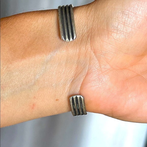 native American Turquoise sterling Silver and turquoise Bracelet - Picture 7 of 11